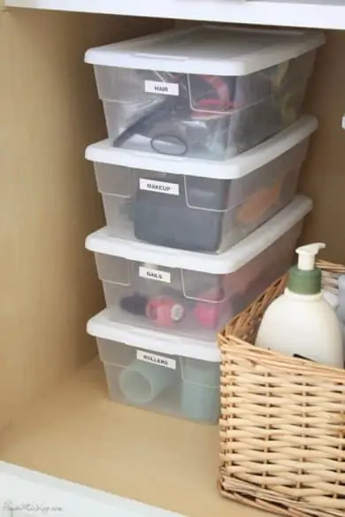 bathroom-organization-with-small-clear-storage-boxes