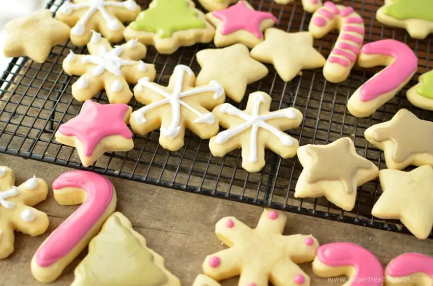 christmas-cookies-with-natural-food-dyes-small