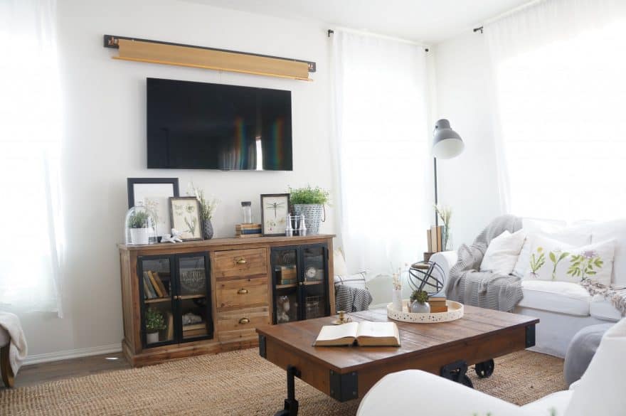 5 ways to decorate around your tv