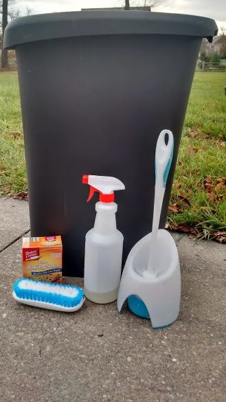 How to deep clean your trash can