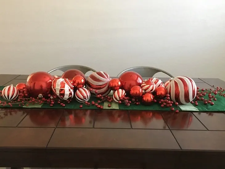 3 Christmas centerpieces using ordinary ornaments