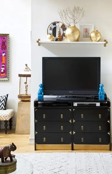 5 ways to decorate around your tv