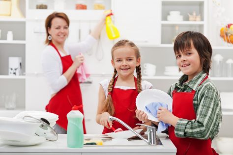 kids cleaning with mom