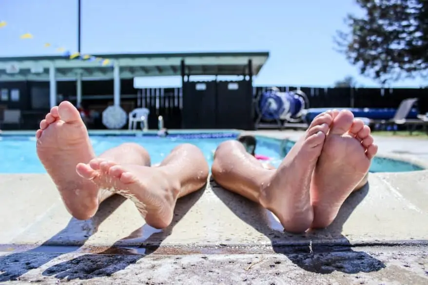 pool feet