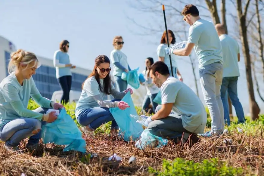 teenagers serving the community