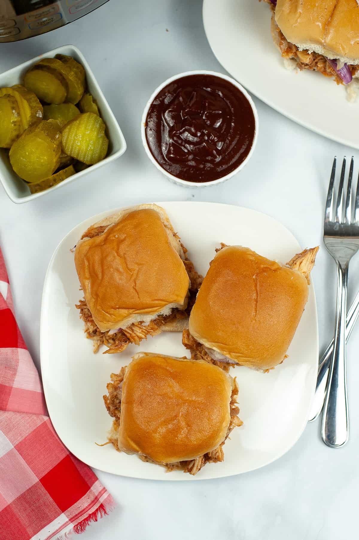 Pulled chicken hotsell sliders instant pot