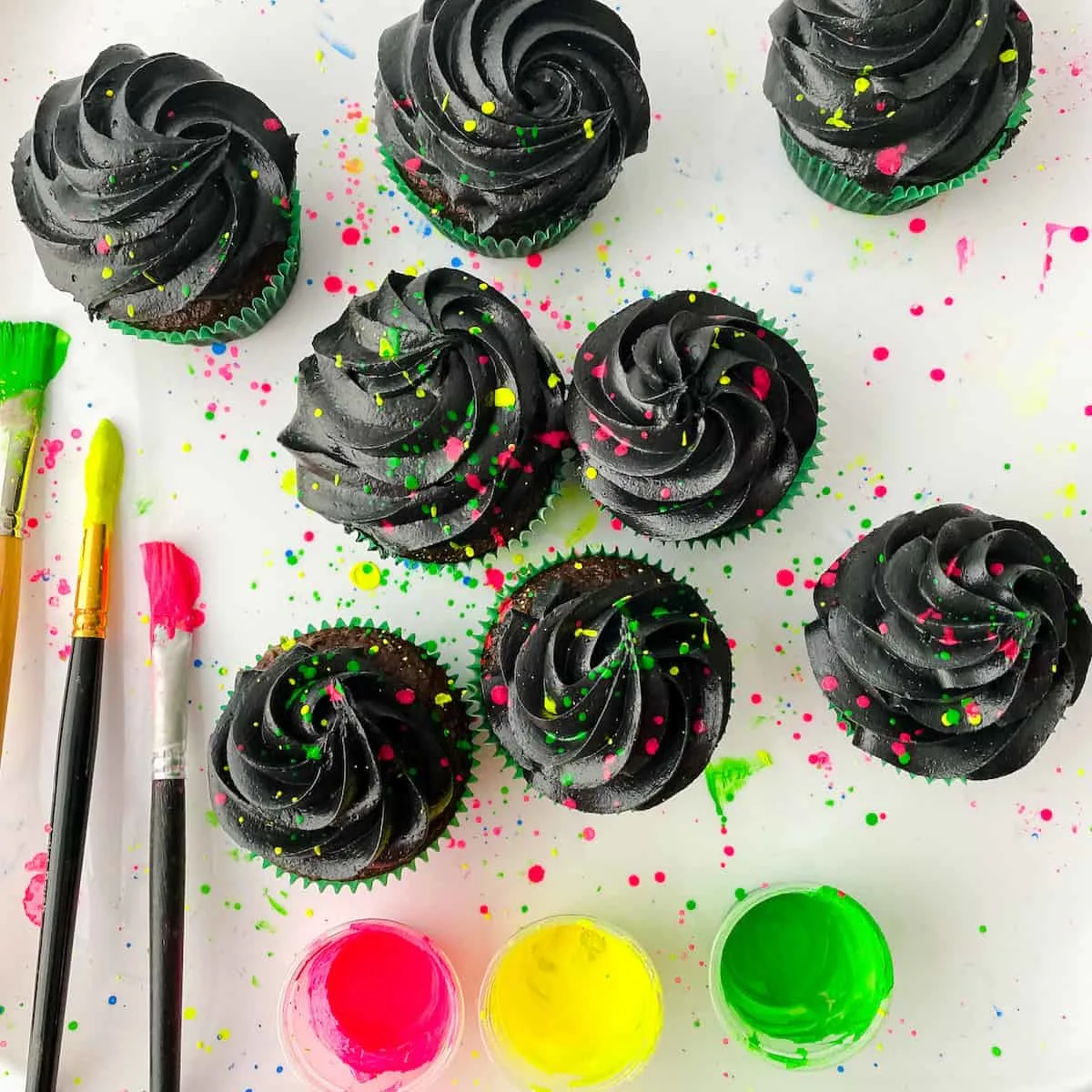 how to decorate cupcakes for glow party