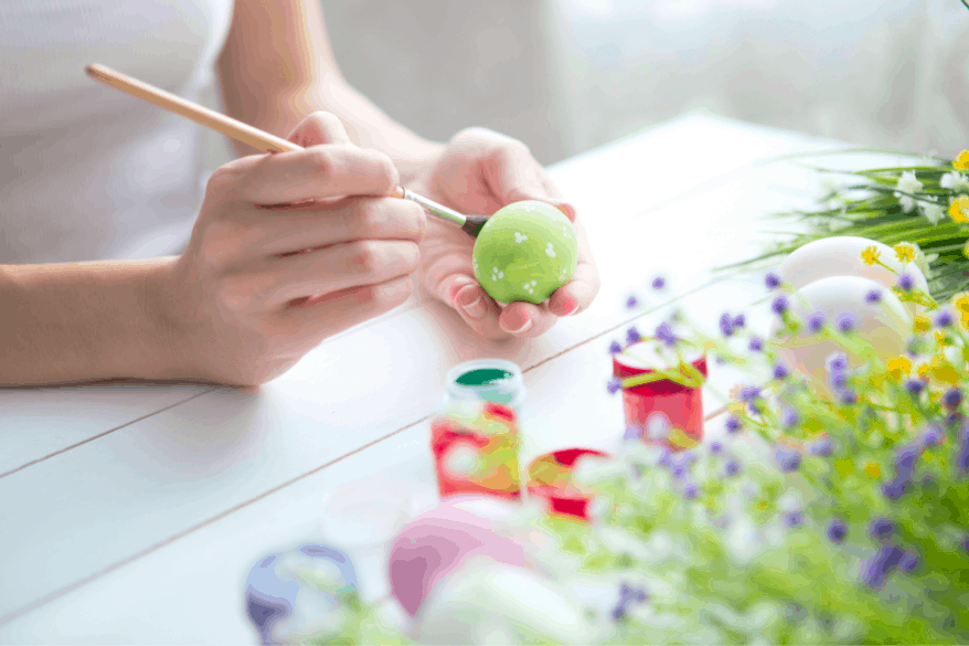 painting eggs unique ways to decorate Easter eggs