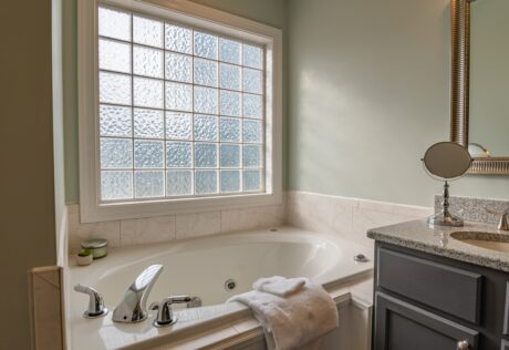 bath-tub-window how to clean blinds