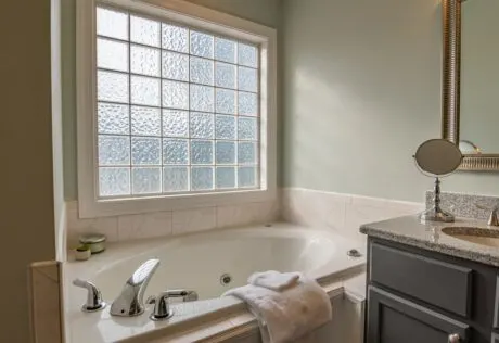 bath-tub-window how to clean blinds