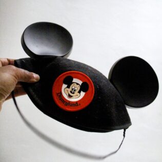 mickey mouse hat Tips For Your Disneyland Vacation