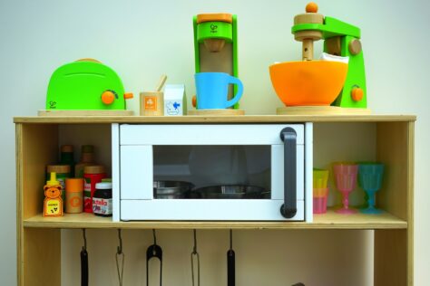 toy-kitchen; play kitchen