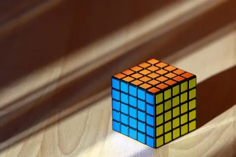rubik cube; Puzzle and Brainteaser Games