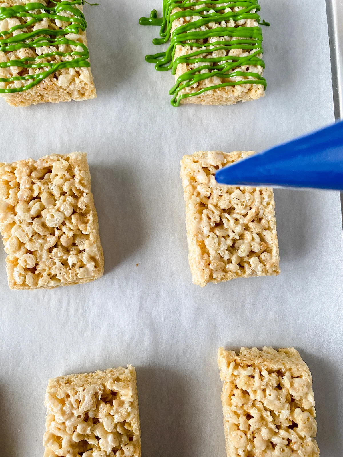 how to decorate Rice Krispie Treats