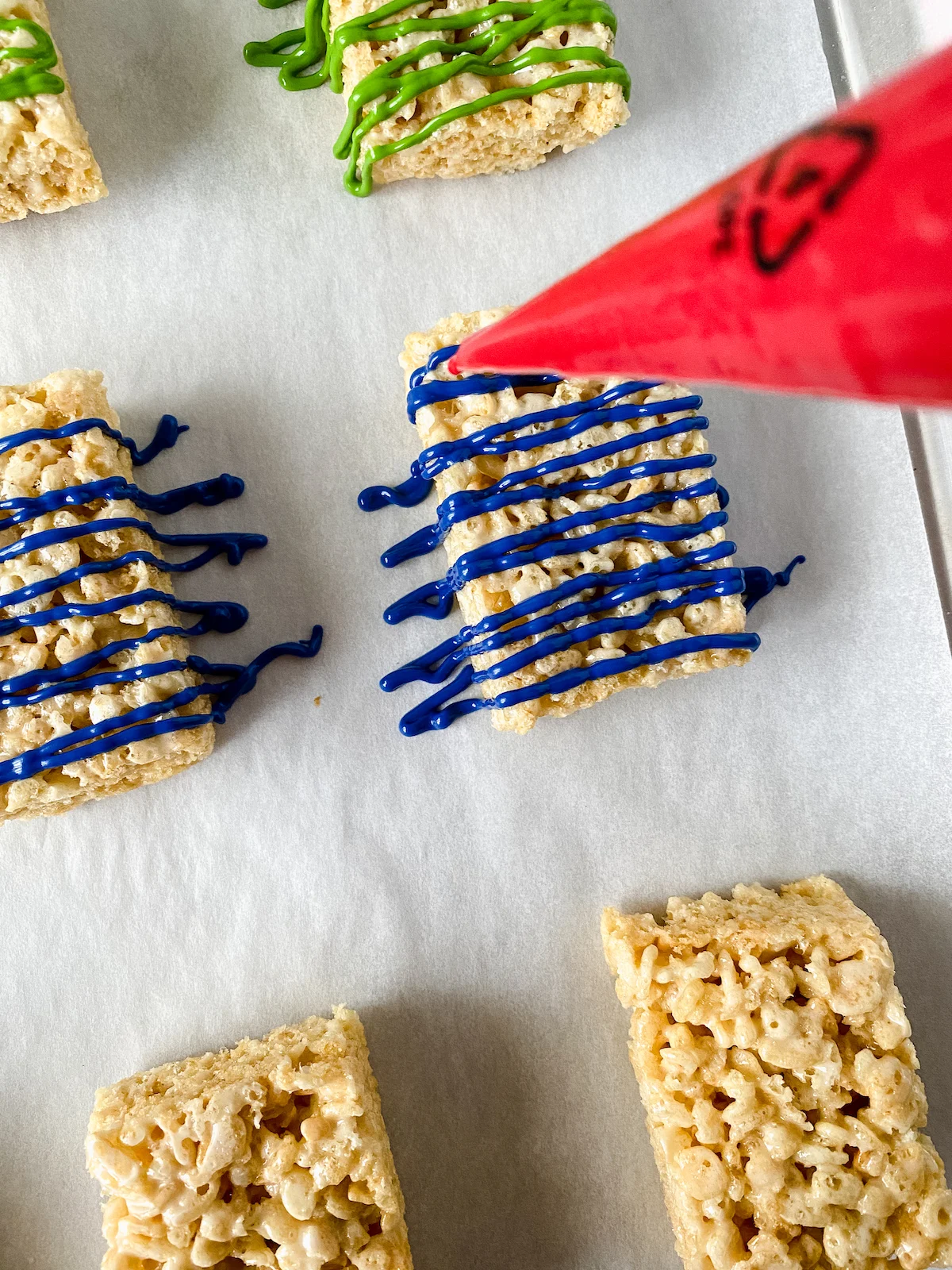 how to decorate Rice Krispie treats