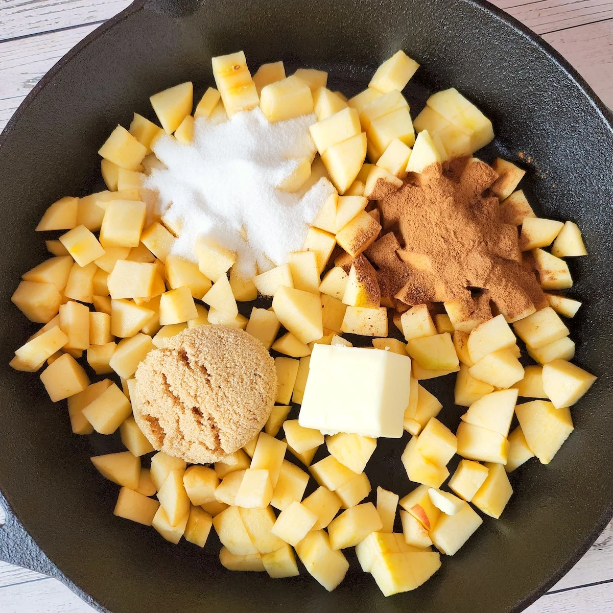 making apples for apple cobbler with cake mix