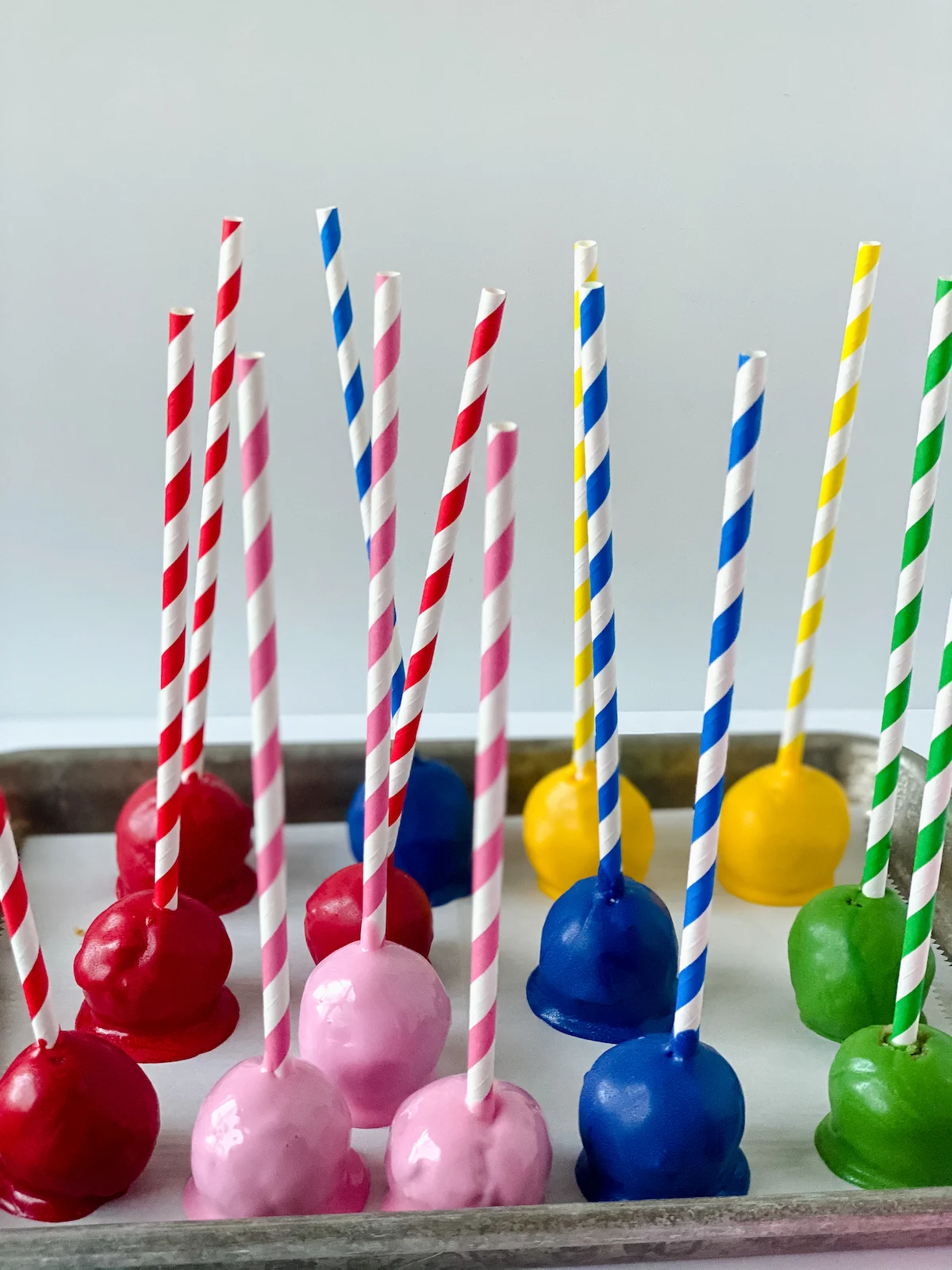 cake pops drying