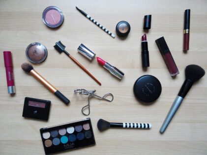 make-up Valentine Gift Ideas for Teen Girls