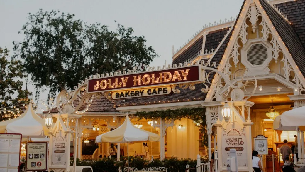 Jolly Holiday Bakery Cafe